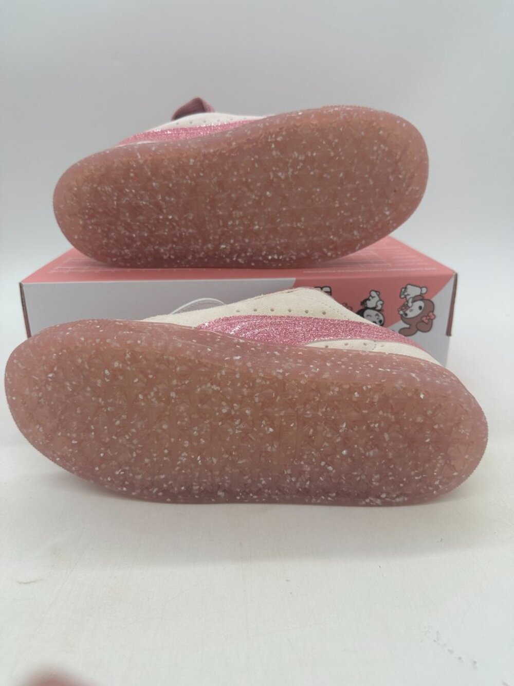 Puma Suede XL X Hello Kitty Women's size 7 Youth size 5.5 Pink Shoes 403392 01 - Picture 3 of 6
